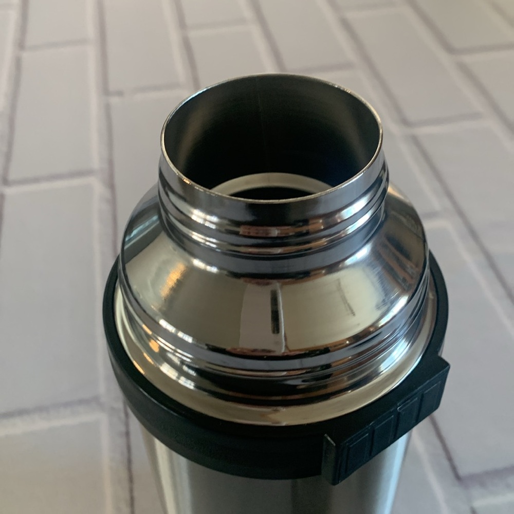 Stainless Thermos - Picture 5 of 10